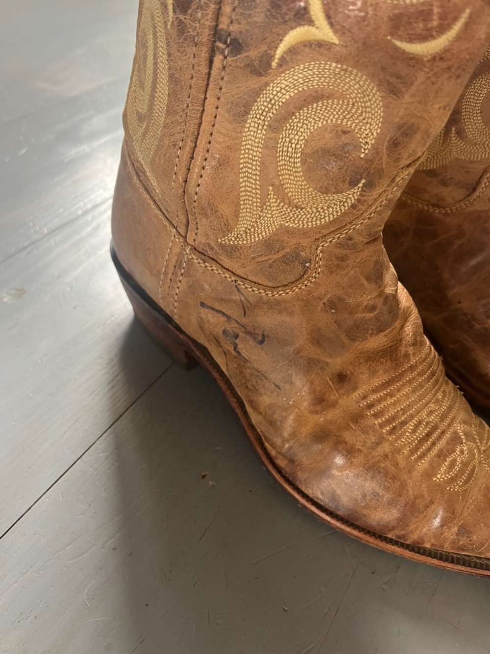 Justin Boots Brown Leather Western Heeled Boots with Cream Stitching - Picture 4 of 10